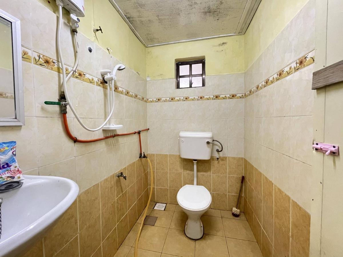 Aiza Homestay Opposite Abang Strawberry Taman Sedia Tanah Rata Dış mekan fotoğraf