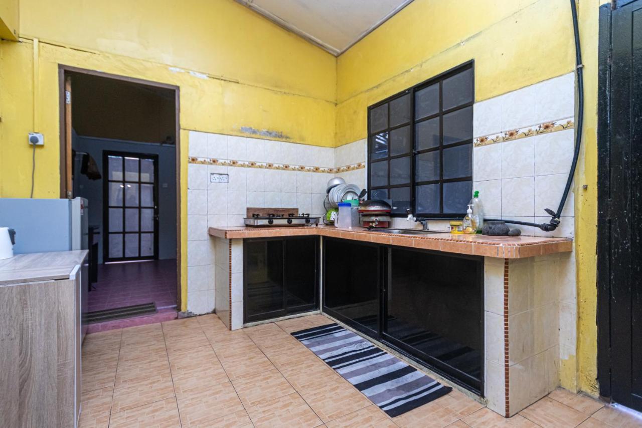 Aiza Homestay Opposite Abang Strawberry Taman Sedia Tanah Rata Dış mekan fotoğraf