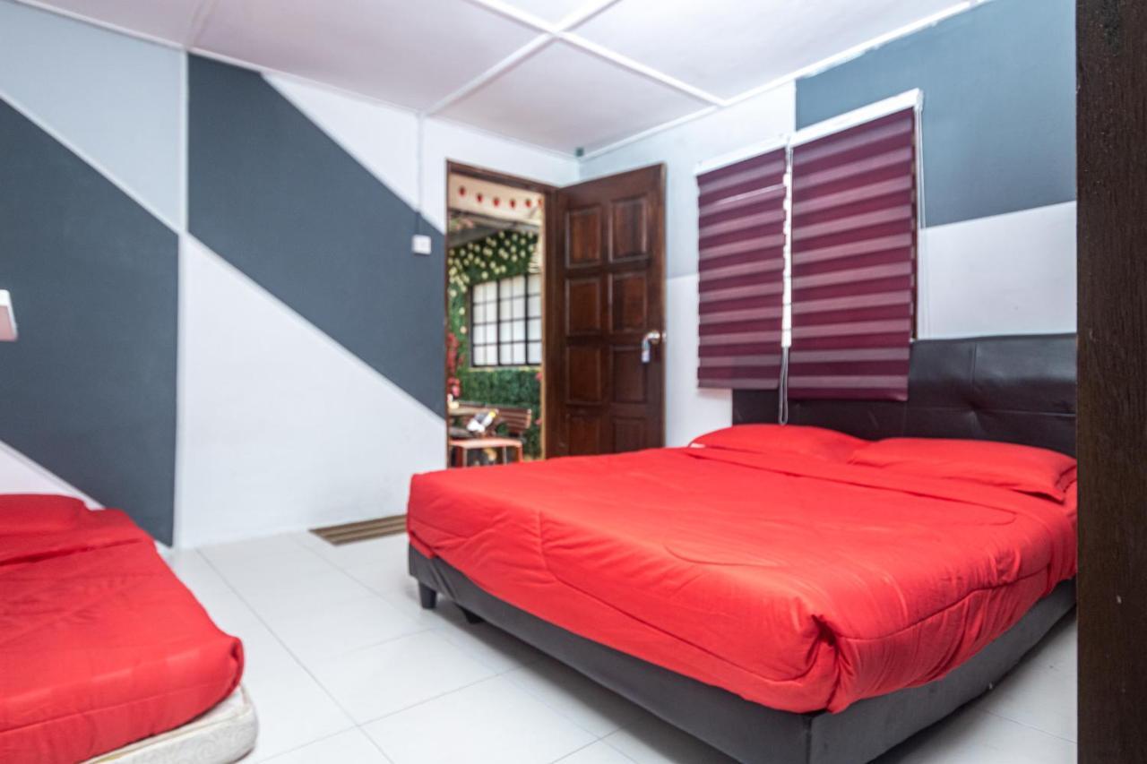 Aiza Homestay Opposite Abang Strawberry Taman Sedia Tanah Rata Dış mekan fotoğraf