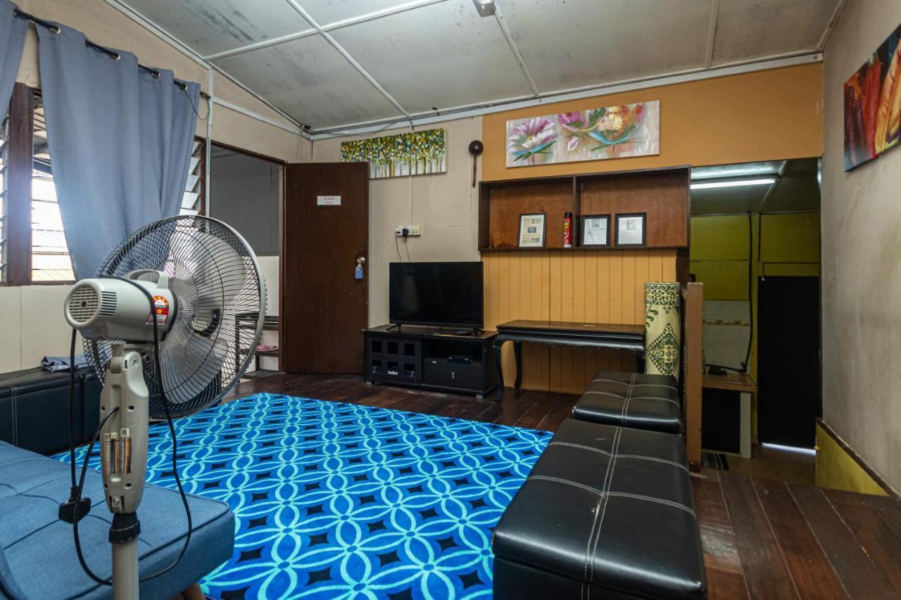 Aiza Homestay Opposite Abang Strawberry Taman Sedia Tanah Rata Dış mekan fotoğraf