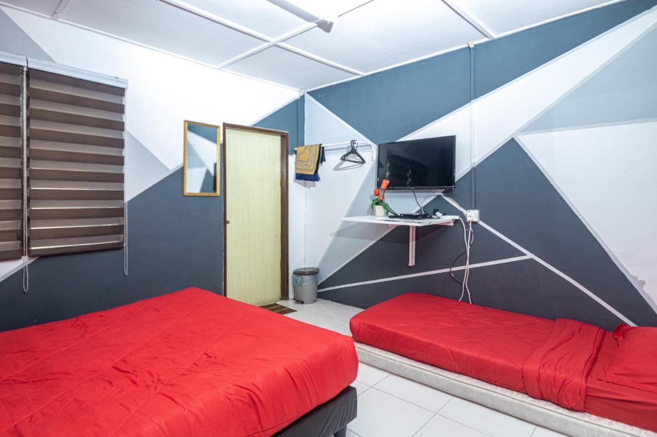 Aiza Homestay Opposite Abang Strawberry Taman Sedia Tanah Rata Dış mekan fotoğraf