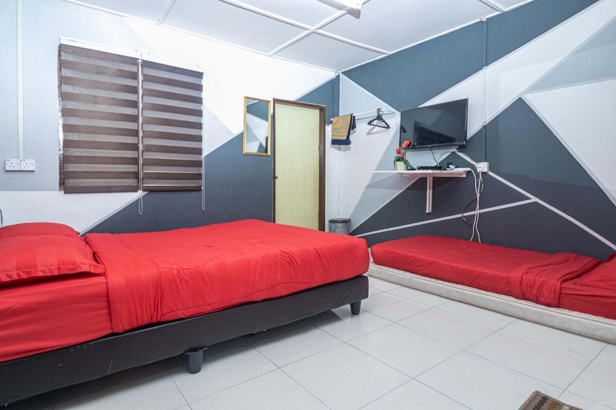 Aiza Homestay Opposite Abang Strawberry Taman Sedia Tanah Rata Dış mekan fotoğraf