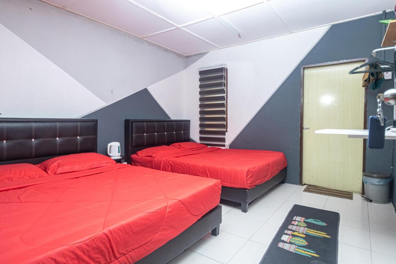 Aiza Homestay Opposite Abang Strawberry Taman Sedia Tanah Rata Dış mekan fotoğraf